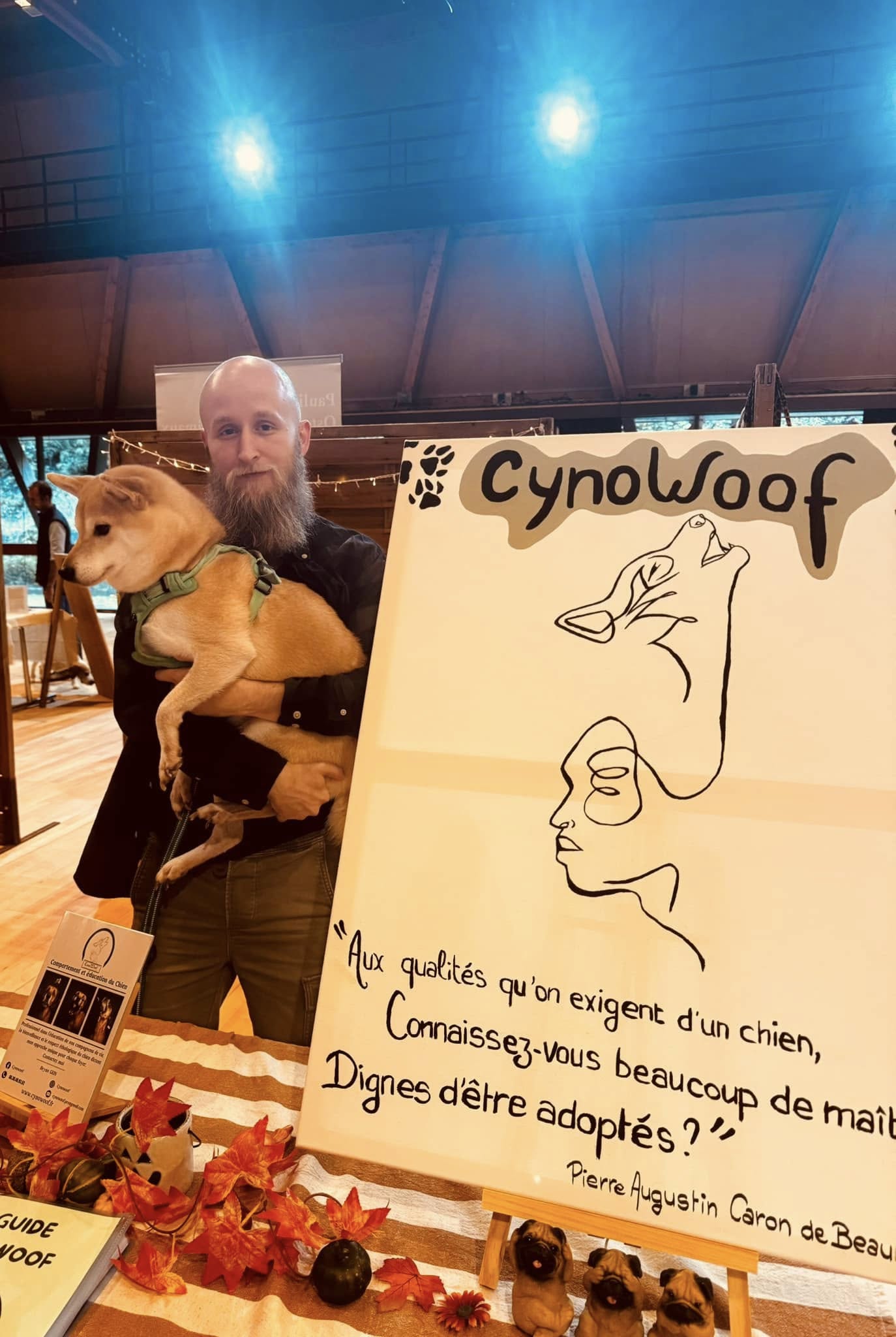 Bryan Gein, comportementaliste canin Cynowoof, avec son chien